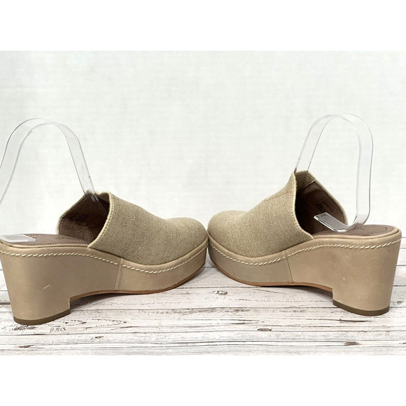 Donald J. Pilner Clogs Beige Tan Mules Wedge Shoes Size 7M - Picture 3 of 16